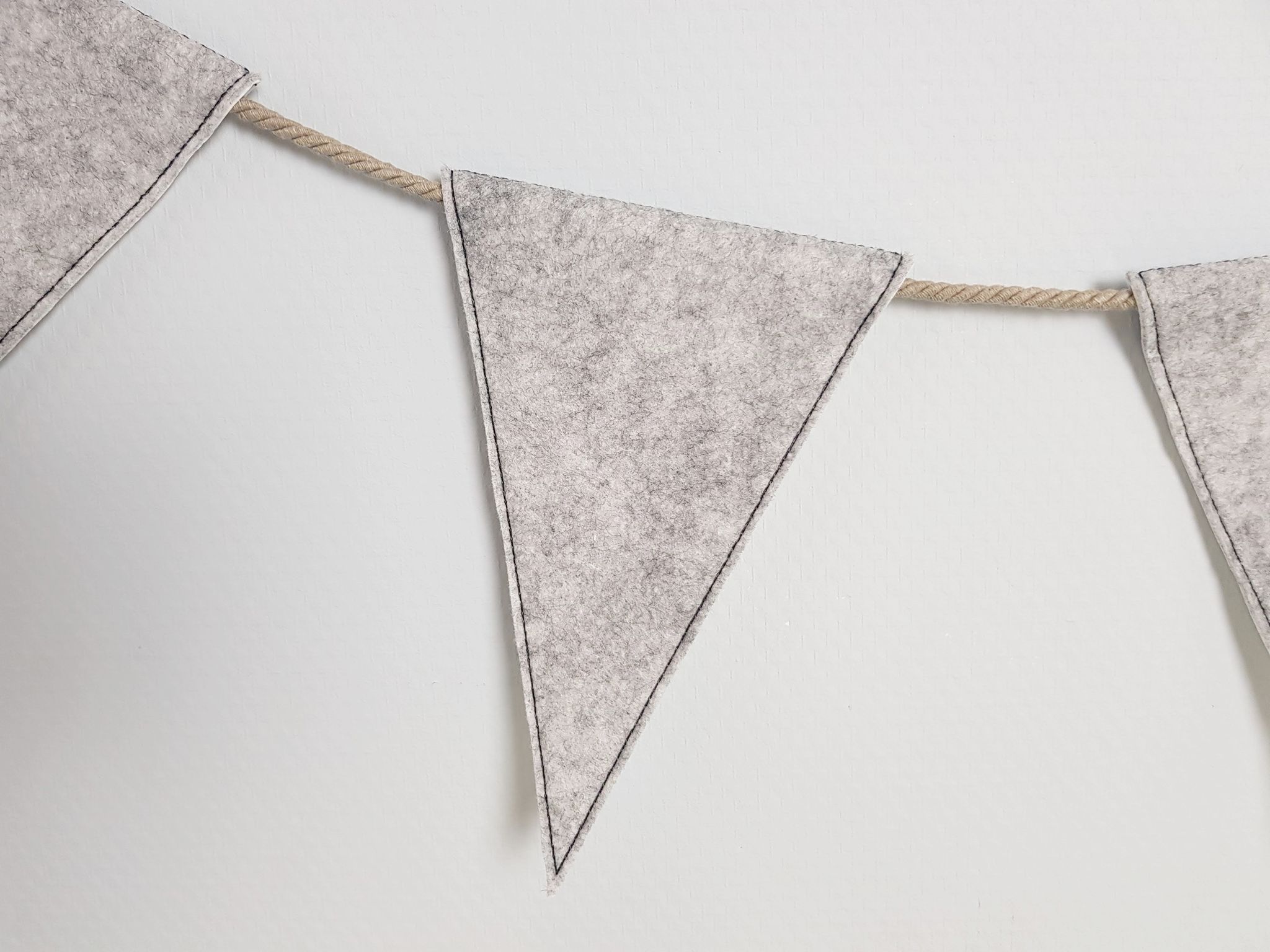 Basis Ensfarvet Flagranke