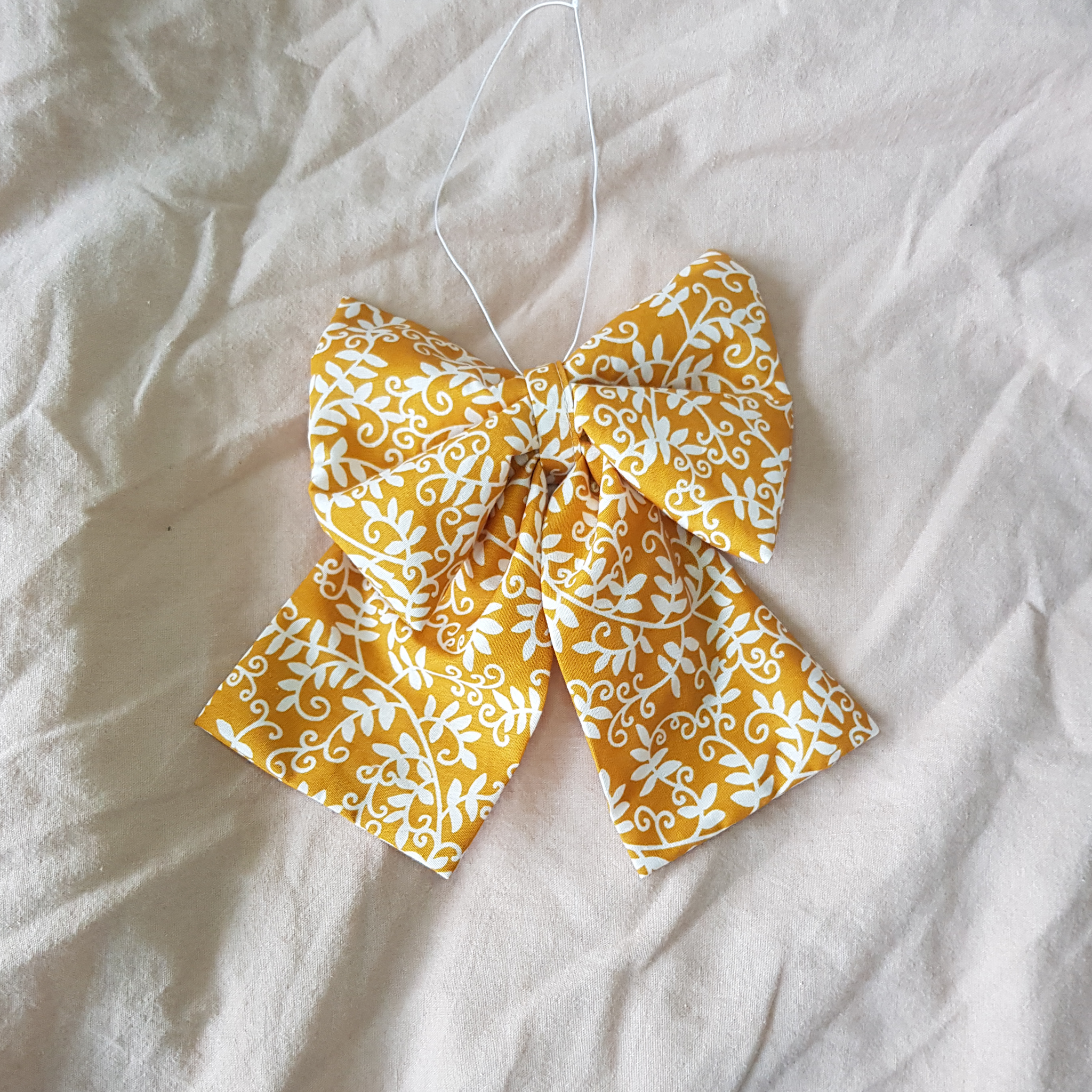 Sløjfe - LILLE - Mønstret Mustard