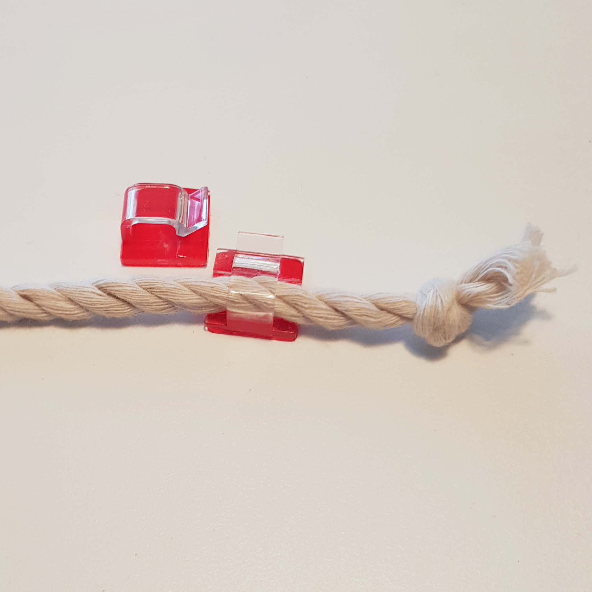 Ophængs-klips i klar plast